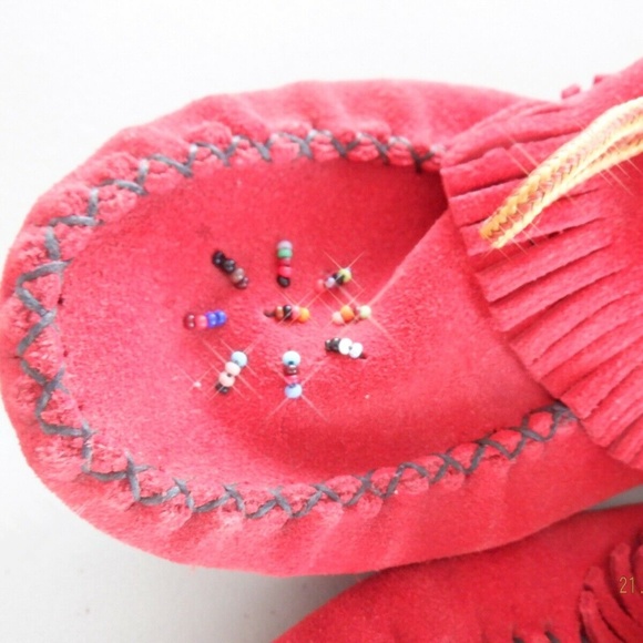 Huron Indians suede moccasins US 7 red with decorative beads - Picture 6 of 12